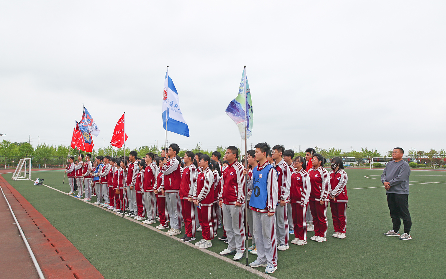 日照一中冬季校服图片